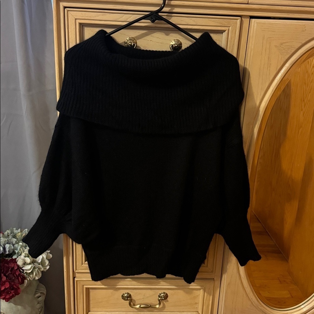Express Design Studio Sweater - Picture 2 of 5